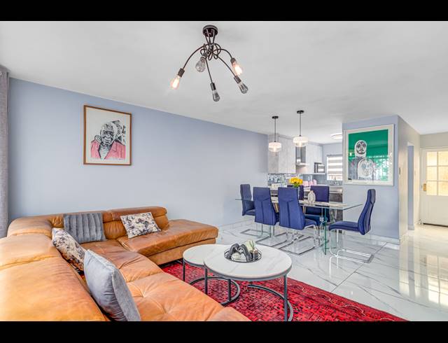 2 BEDROOM TOWNHOUSE FOR SALE IN SUNDOWNER